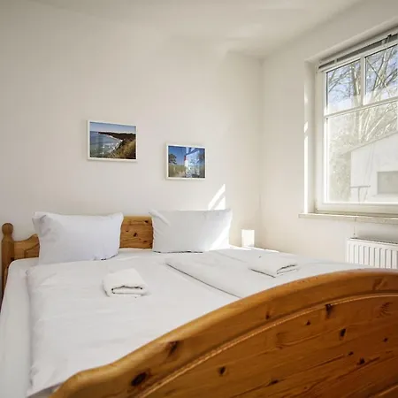 In Ruhiger Lage, Mit Meerblick - Am Sonnenhang 02 * Goehren (Ruegen)