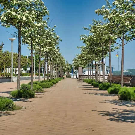 In Ruhiger Lage, Mit Meerblick - Am Sonnenhang 02 Goehren (Ruegen)